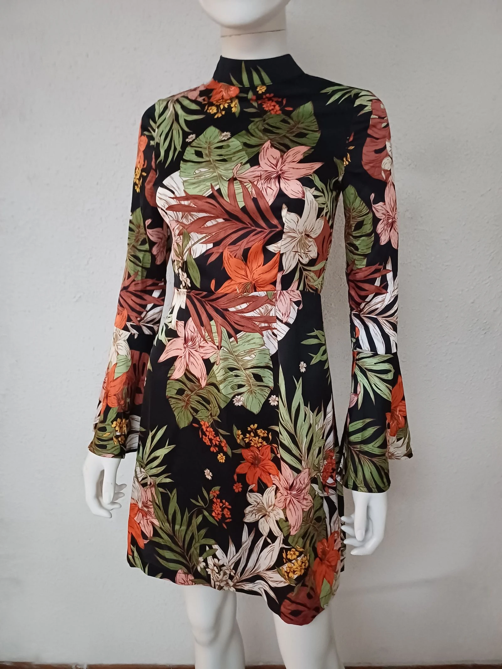 Très belle robe a motif tropicale et manches larges - 36 Girl in mind